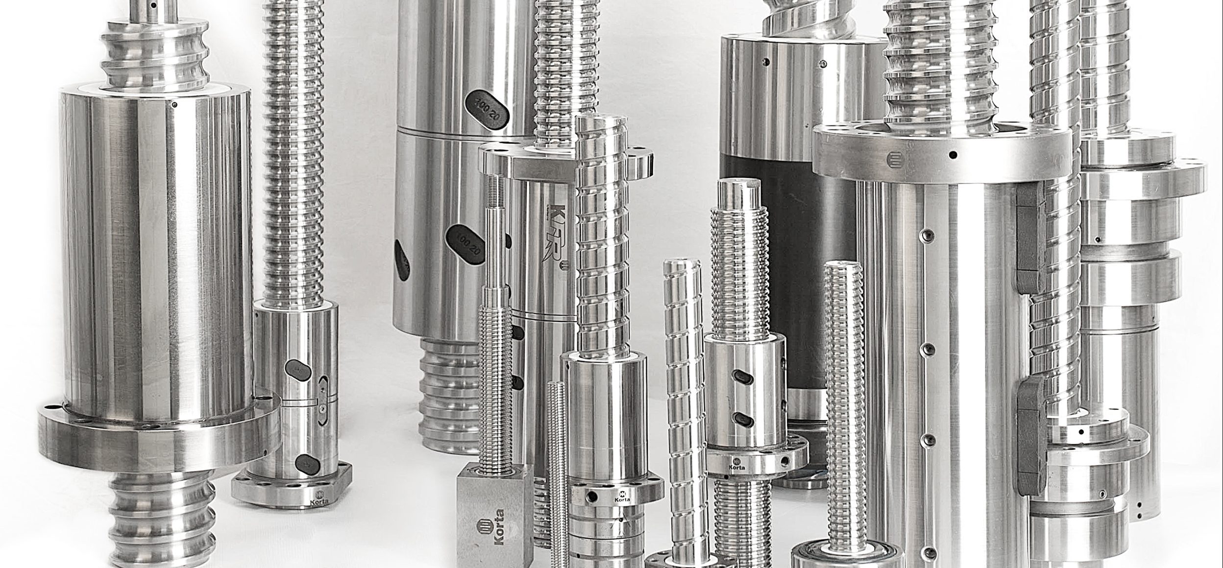 Detalle de un husillo a bolas de alta precisión utilizado en sistemas de movimiento lineal para CNC, automatización industrial y aplicaciones donde el control del movimiento es crítico.